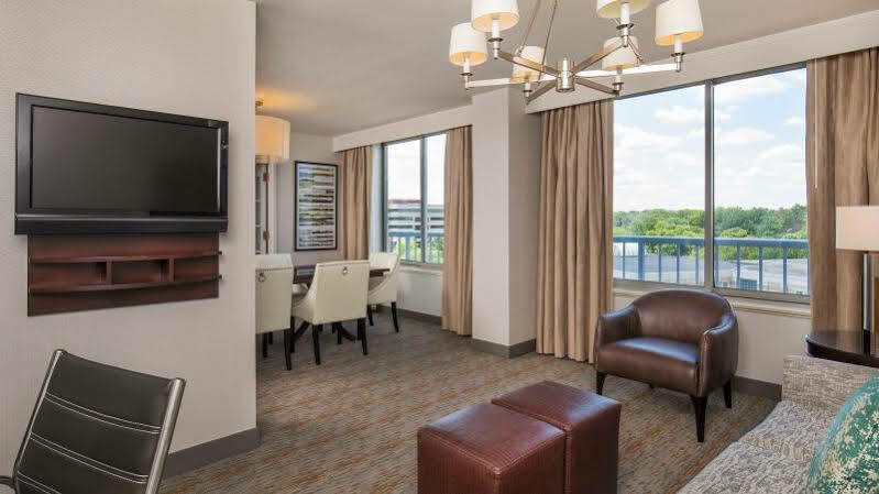 Sheraton Suites Chicago Elk Grove Элк-Гров-Виллидж Экстерьер фото